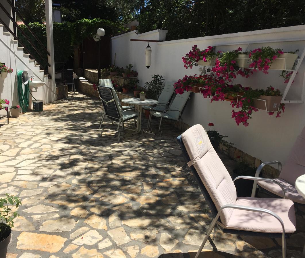 Apartment Bagaric Stari Grad  Eksteriør bilde